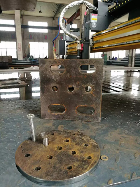 路灯生产厂家用米乐m6易游数控等离子切割机现场切割的工件