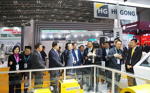 甘肃省米乐m6易游市常务副市长莅临米乐m6易游意大利CEA展位
