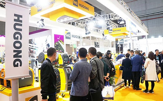 第二届进博会米乐m6易游意大利CEA展位数字化焊机很受欢迎